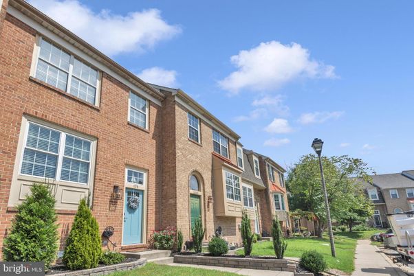 Exterior, Facade, Brick Facade, Rowhouse