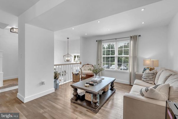 Dining room, Interior, Living room, Pendant Lights, Recessed Lighting, Wood Texture Flooring