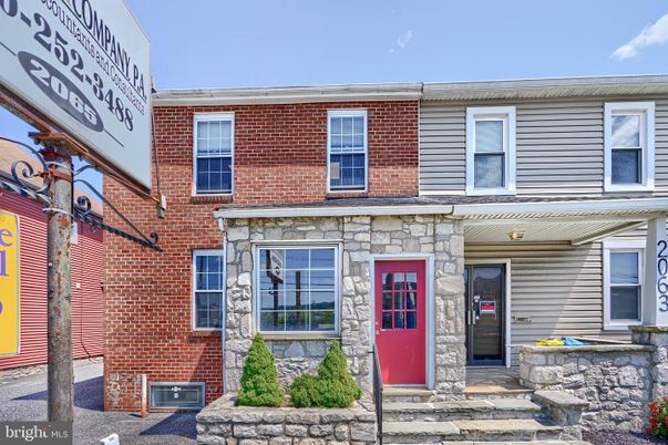 Exterior, Facade, Brick Facade, Georgian