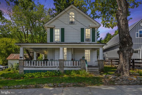 Exterior, Facade, Queen Anne Victorian