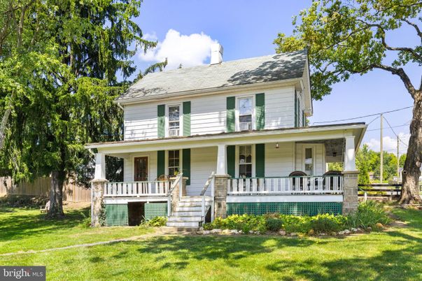 Exterior, Facade, American Foursquare