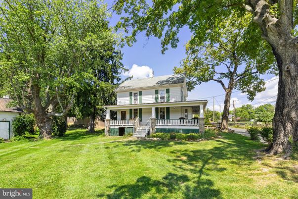 Backyard, Exterior, Facade, American Foursquare