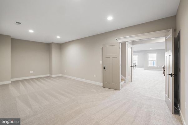 Empty room, Interior, Recessed Lighting