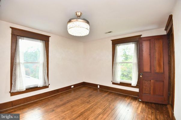 Chandelier, Empty room, Interior, Wood Texture Flooring