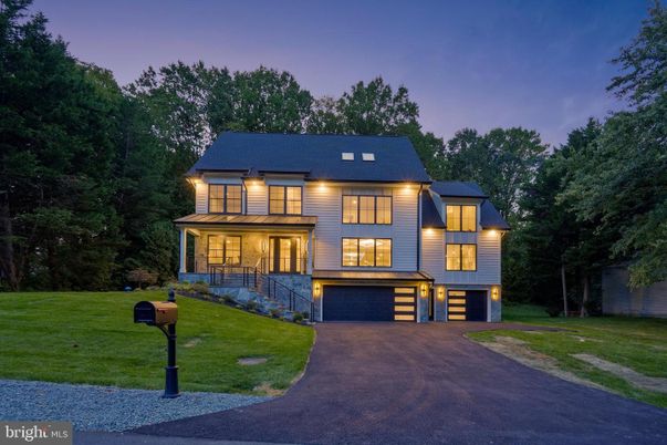 Attached, Exterior, Facade, Farmhouse