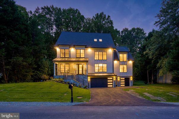 Attached, Exterior, Facade, Farmhouse