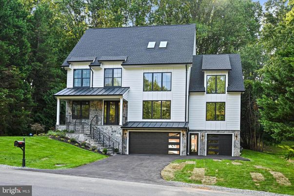 Attached, Exterior, Facade, Farmhouse