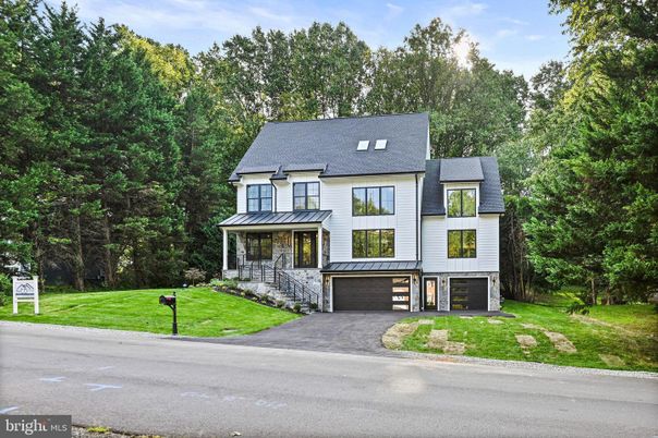 Attached, Exterior, Facade, Farmhouse