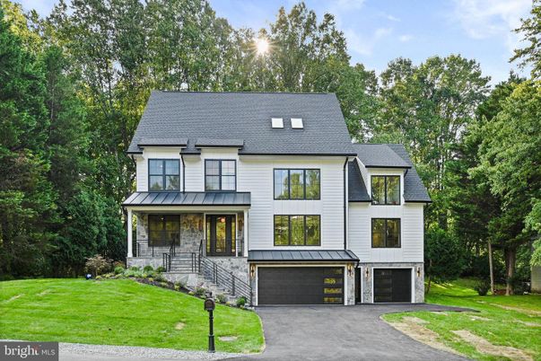 Attached, Exterior, Facade, Farmhouse