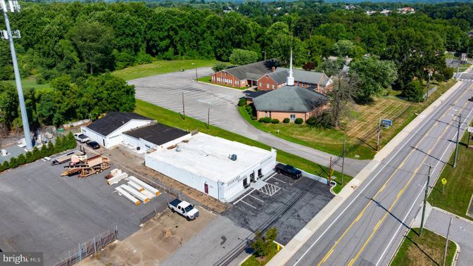 Exterior, Drone