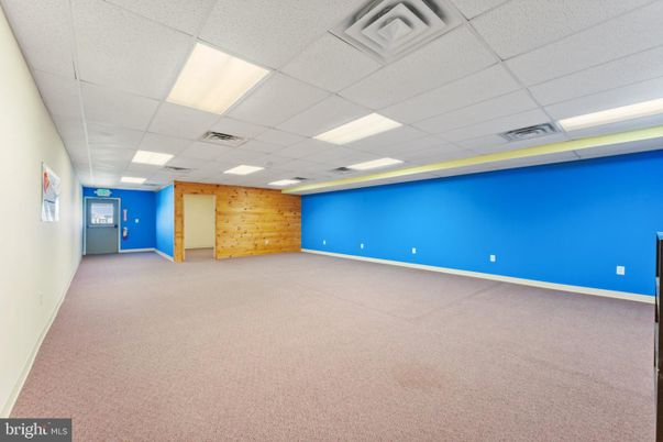 Empty room, Interior, Recessed Lighting, Wooden Walls