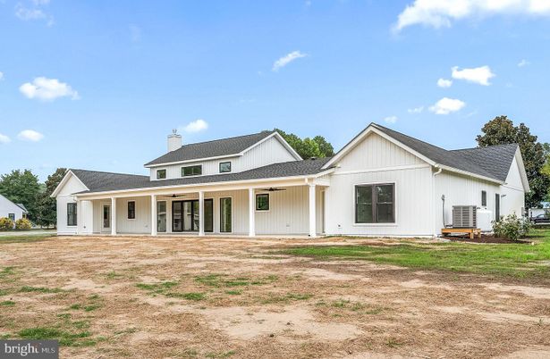 Backyard, Exterior, Facade, Farmhouse