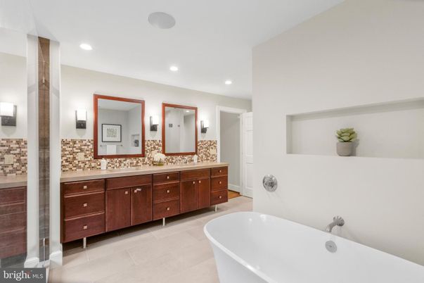 Bathroom, Dual Sink Vanities, Free Standing Baths, Interior, Recessed Lighting