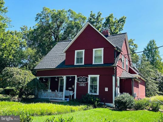 Exterior, Facade, Queen Anne Victorian