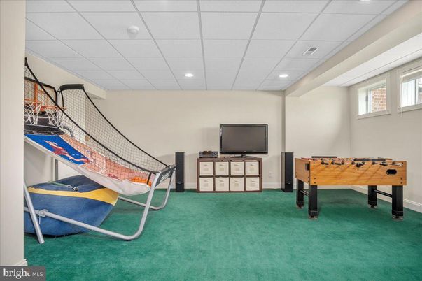 Game Room, Interior, Recessed Lighting