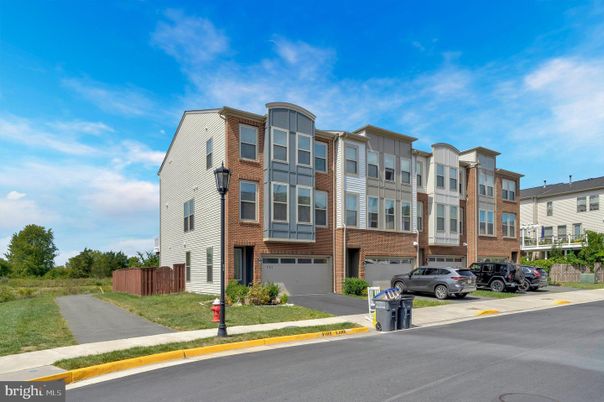 Attached, Exterior, Facade, Brick Facade, Rowhouse