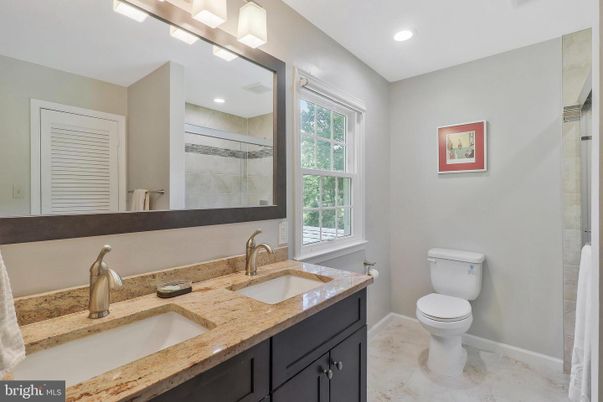 Bathroom, Dual Sink Vanities, Interior, Recessed Lighting