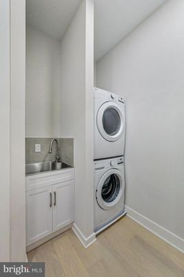 Interior, Utility Closets, Washer, Wood Texture Flooring