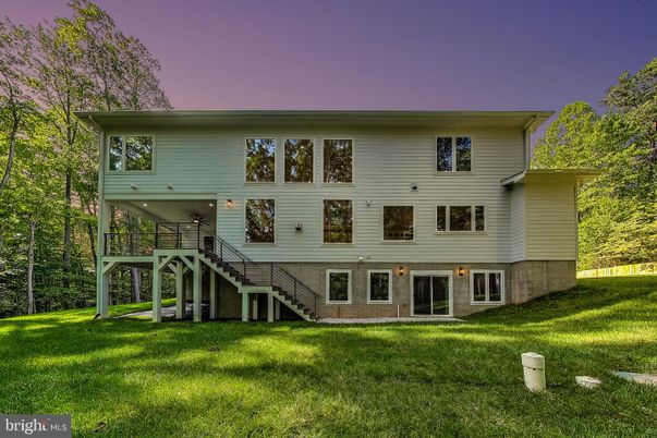 Backyard, Exterior, Facade, Raised Ranch