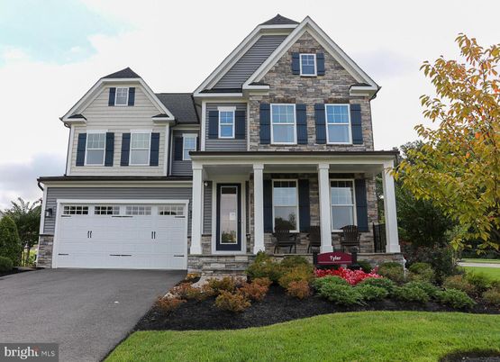 Attached, Exterior, Facade, American Craftsman