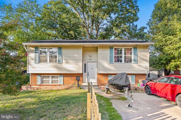 Exterior, Facade, Brick Facade, Raised Ranch