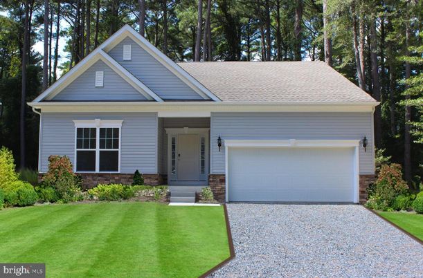 Attached, Exterior, Facade, Ranch