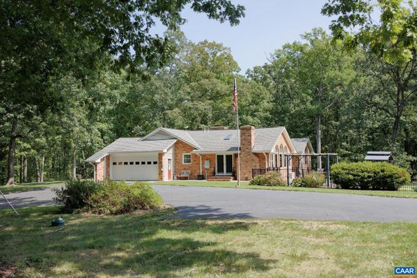 Attached, Exterior, Facade, Brick Facade, Ranch