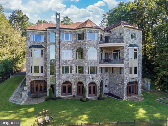 Backyard, Exterior, Facade, Rowhouse