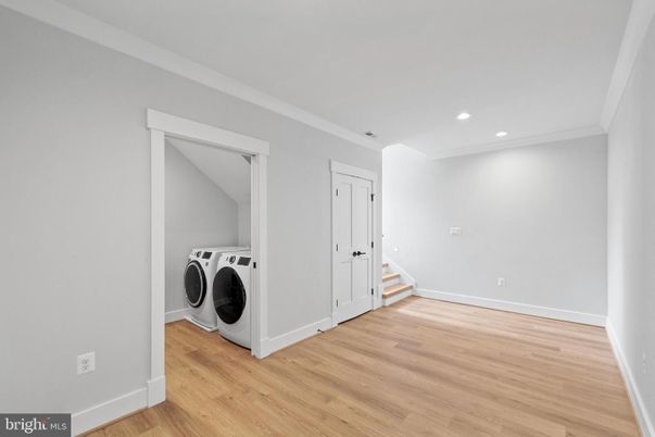Interior, Recessed Lighting, Washer, Wood Texture Flooring