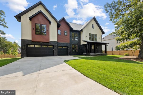 Attached, Exterior, Facade, Farmhouse