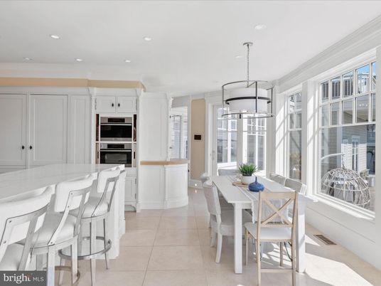 Dining room, Interior, Kitchen, Pendant Lights, Recessed Lighting, Stainless Steel Appliances