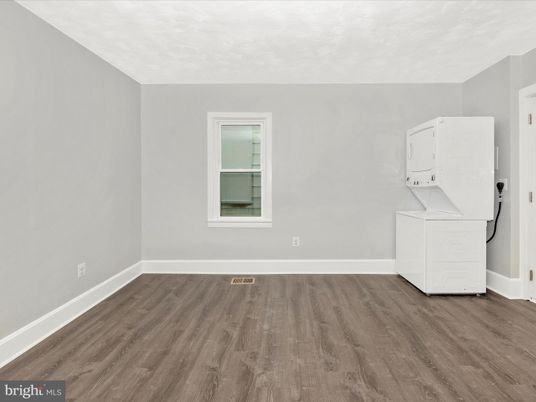 Empty room, Interior, Washer, Wood Texture Flooring
