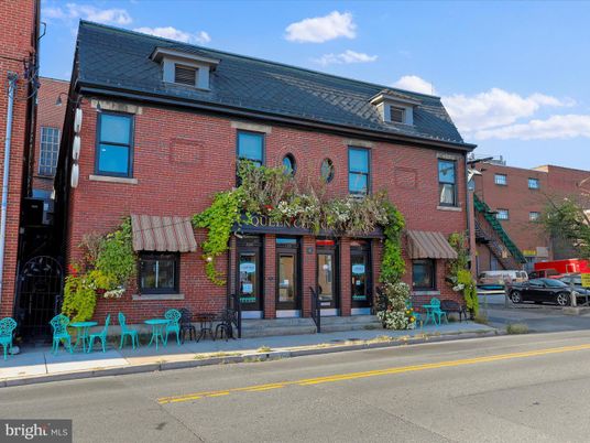 Exterior, Facade, Brick Facade, Rowhouse