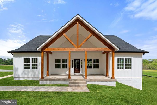 Exterior, Facade, Ranch