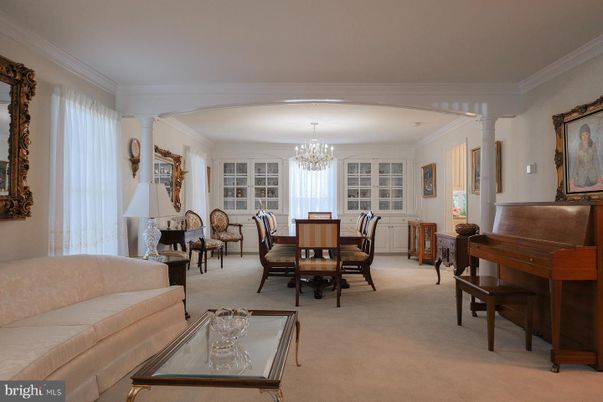 Chandelier, Dining room, Interior, Piano