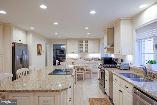 Dining room, Interior, Kitchen, Recessed Lighting, Stainless Steel Appliances