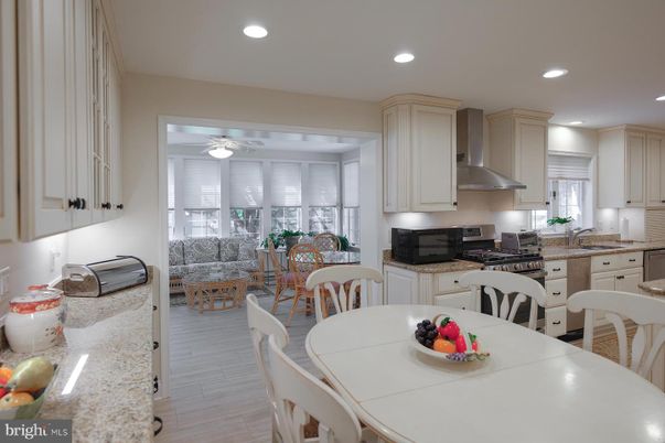 Dining room, Interior, Kitchen, Recessed Lighting, Wood Texture Flooring