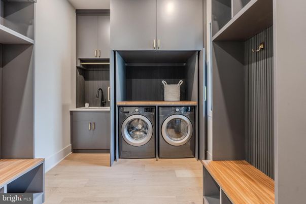 Interior, Washer, Wood Texture Flooring