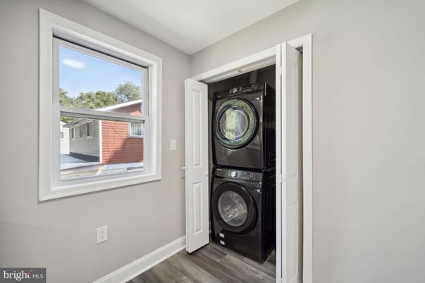 Interior, Utility Closets, Washer, Wood Texture Flooring