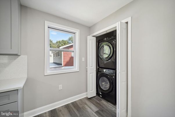 Interior, Utility Closets, Washer, Wood Texture Flooring