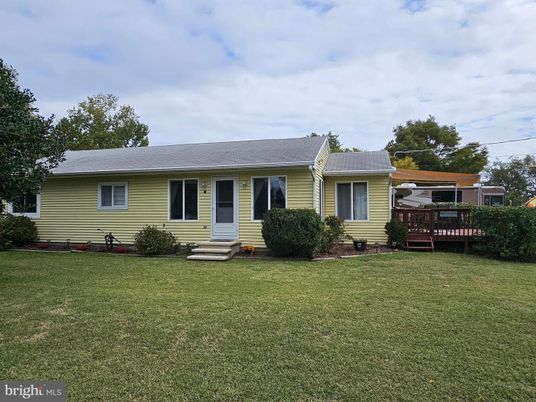 Backyard, Exterior, Facade, Cape Cod