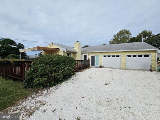 Detached Garage, Exterior