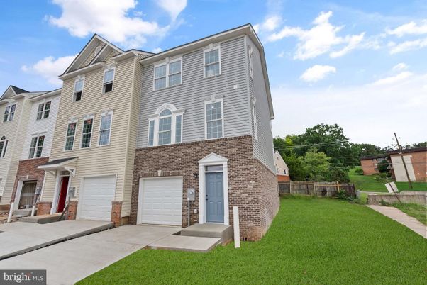 Attached, Exterior, Facade, Brick Facade, Rowhouse