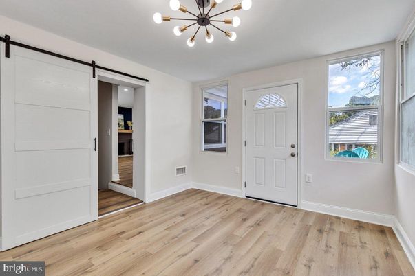 Interior, Pendant Lights, Wood Texture Flooring