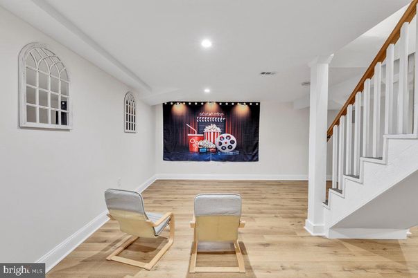 Interior, Recessed Lighting, Wood Texture Flooring