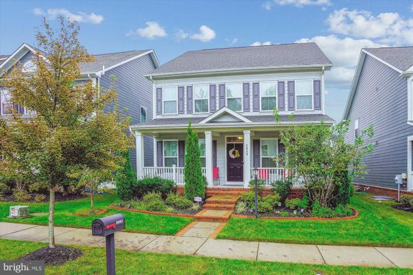 Exterior, Facade, American Foursquare