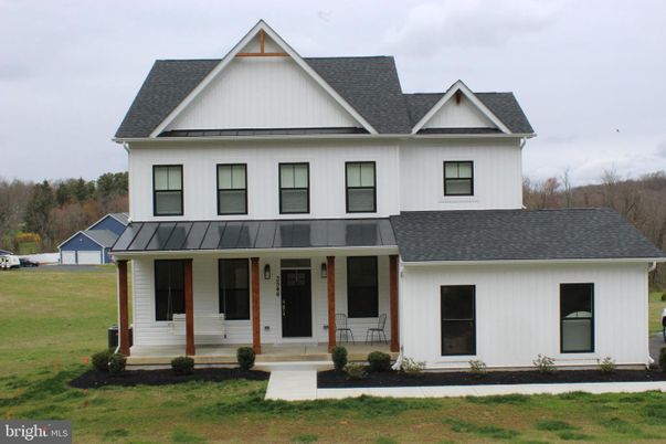 Exterior, Facade, Farmhouse