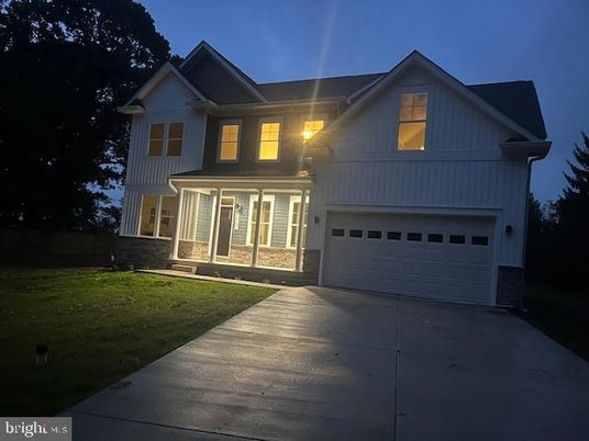 Attached, Exterior, Facade, Farmhouse