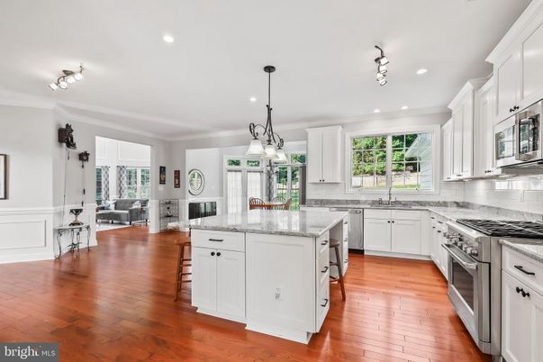 Interior, Kitchen, Living room, Pendant Lights, Recessed Lighting, Stainless Steel Appliances, Wood Texture Flooring