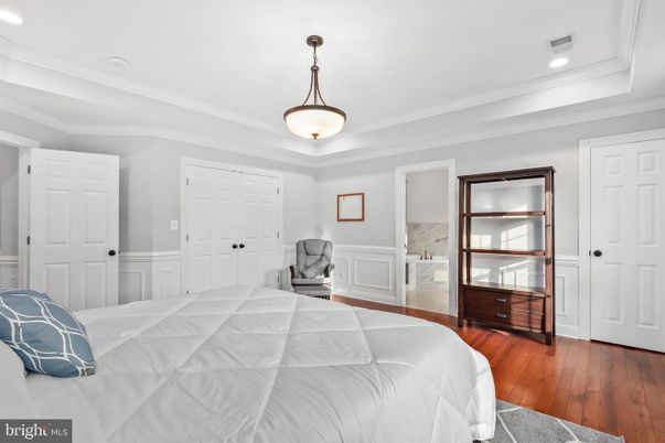 Bedroom, Interior, Pendant Lights, Recessed Lighting, Wood Texture Flooring
